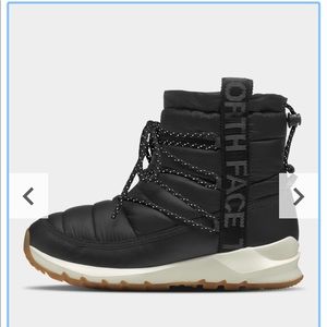 North face TNF $119 Thermoball lace up boots W 10